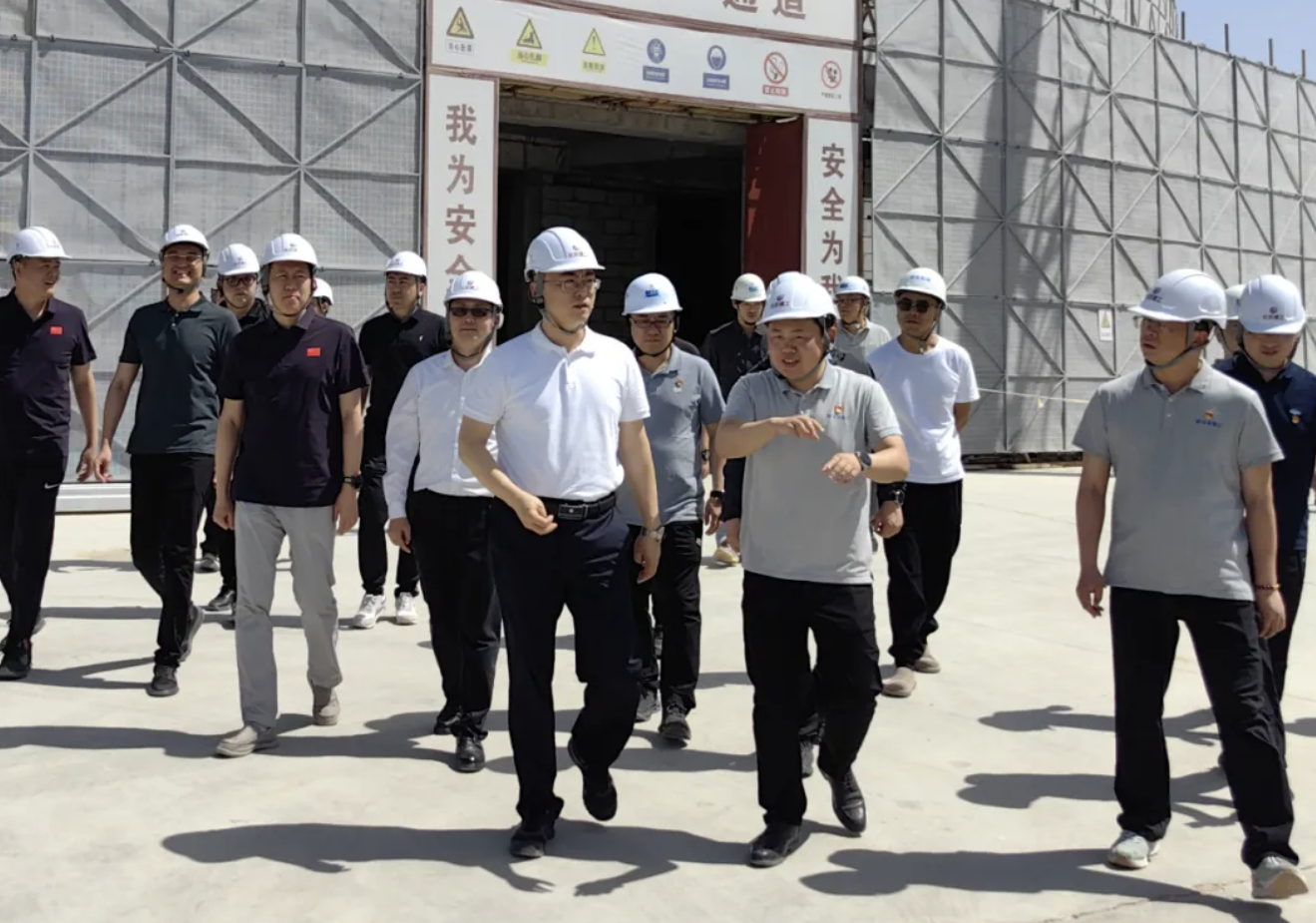 李志遂一行到援疆项目工地调研慰问