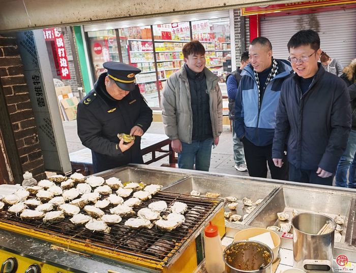守护泉城春节美食街食品安全 济南市场监管开展集中督导抽查