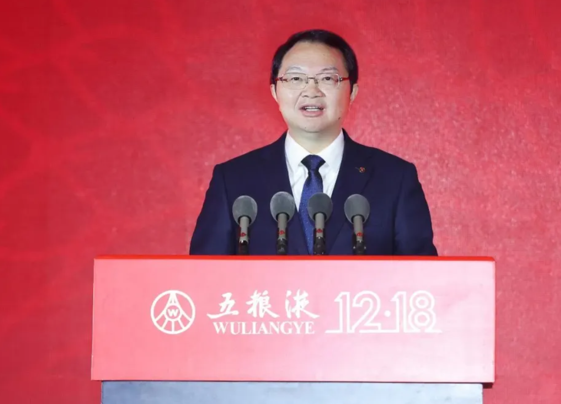 传闻缠身,不予置评:五粮液董事长动向背后的市场焦虑与行业困局