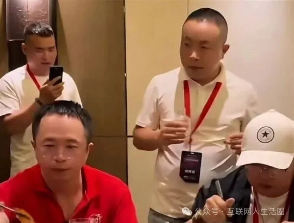 给周鸿祎敬酒被指遭无视 当事人:回应解读