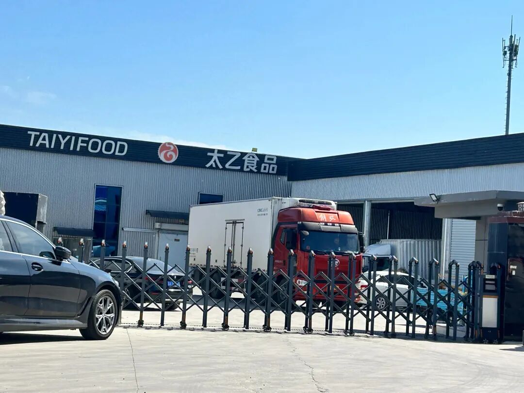 山东枣庄市薛城一食品企业黑烟常年飘散 污水直排灌农田 群众多次反映后属地政府无回应