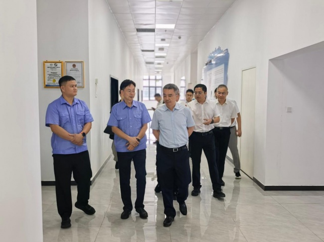 夏文勇副省长一行莅临景德镇先进陶瓷研究院调研指导