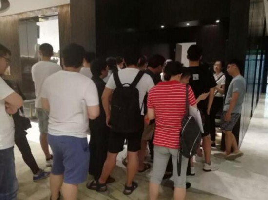 二手房价格回调 杭州南京楼市3个月从万人抢房到市场遇冷！