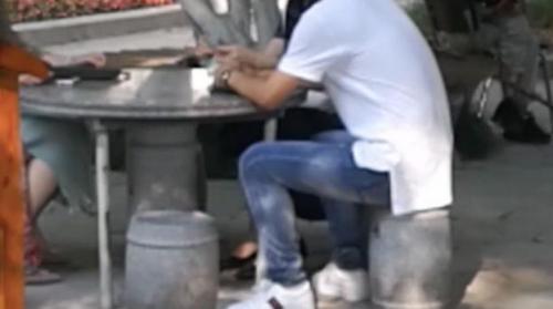 小伙子银行账目一个月交易上亿 外汇黑市浮出水面!