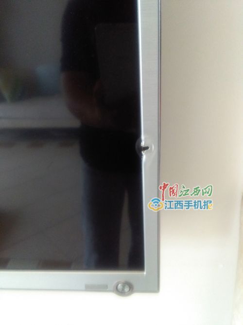 TCL电视观看过程中现亮点并冒烟 消费者质疑电视质量安全
