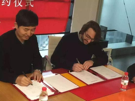 群喜门业签约意大利顶尖设计公司,让设计引领新生活!