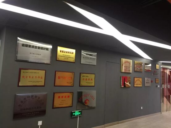 群喜门业签约意大利顶尖设计公司,让设计引领新生活!