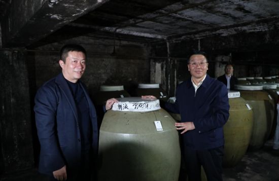 新浪董事长兼CEO、微博董事长曹国伟率队访问茅台集团