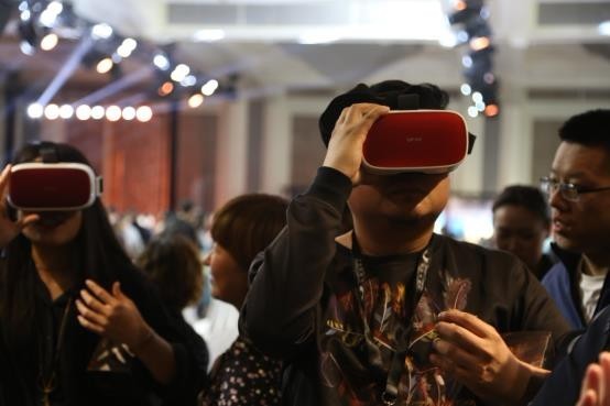 移动电影院V2.0发布 随时随地移动巨幕/移动3D体验