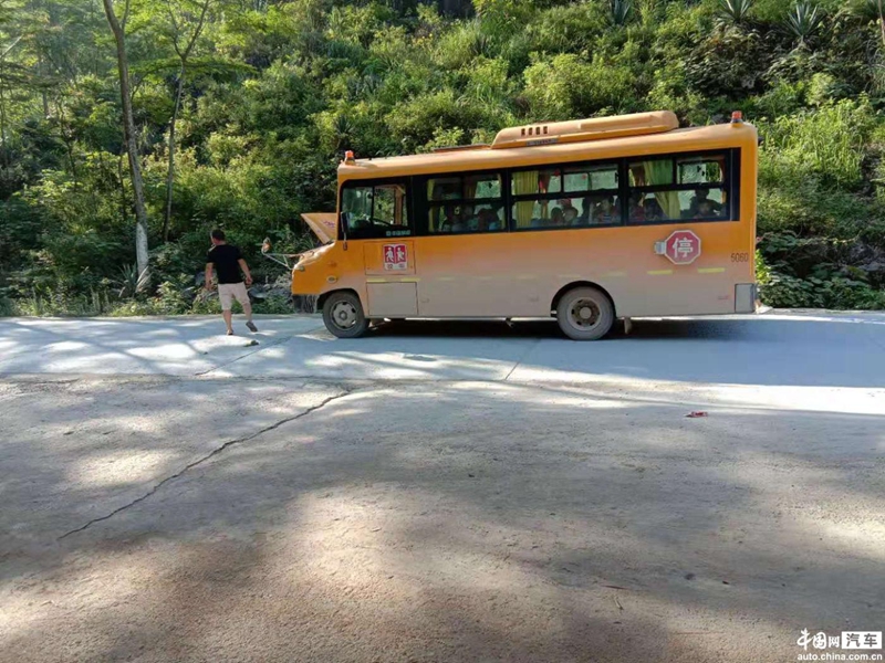 中通客车LCK6670D5XH大型专用校车被投诉断油熄火 存重大安全隐患