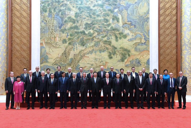 习近平会见出席“全球首席执行官委员会”特别圆桌峰会外方代表并座谈