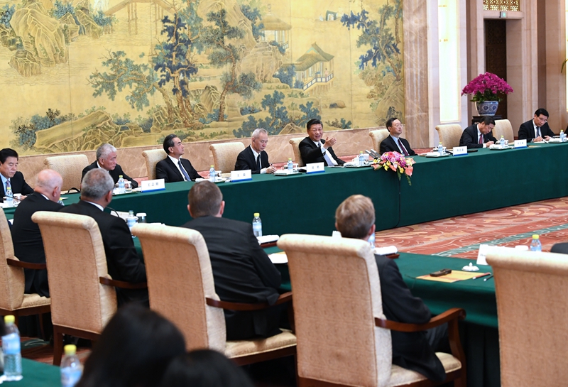 习近平会见出席“全球首席执行官委员会”特别圆桌峰会外方代表并座谈