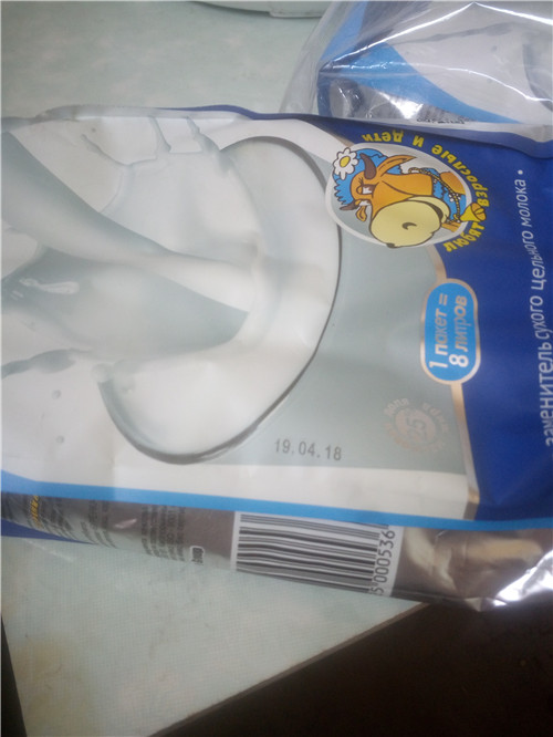 消费者质疑进口奶粉质量 拼多多处理投诉不及时