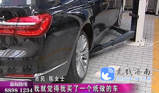 济南女子百万宝马车上路不足一月 轮胎开成“外八字”