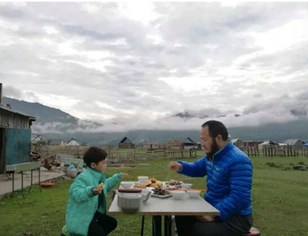 “马”背上的成都父子 200天环游中国之旅