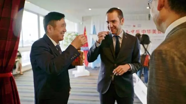 酒鬼酒走出国门 巴黎宴会上尽显大国风范