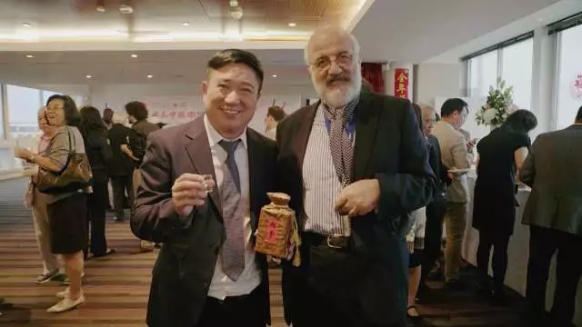 酒鬼酒走出国门 巴黎宴会上尽显大国风范
