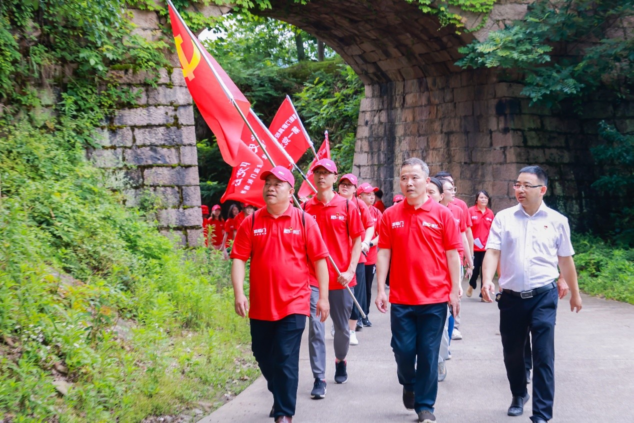 聆听党史故事,重温门板精神:喜临门党建与时代同频共振