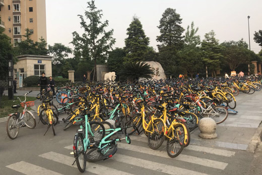 故障共享单车旧配件乱丢弃 安全隐患心中忧