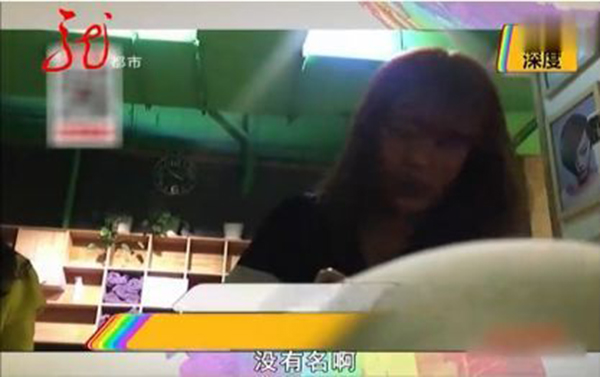 理发师为什么戴手套给你洗头？"大桶洗"多为三无产品