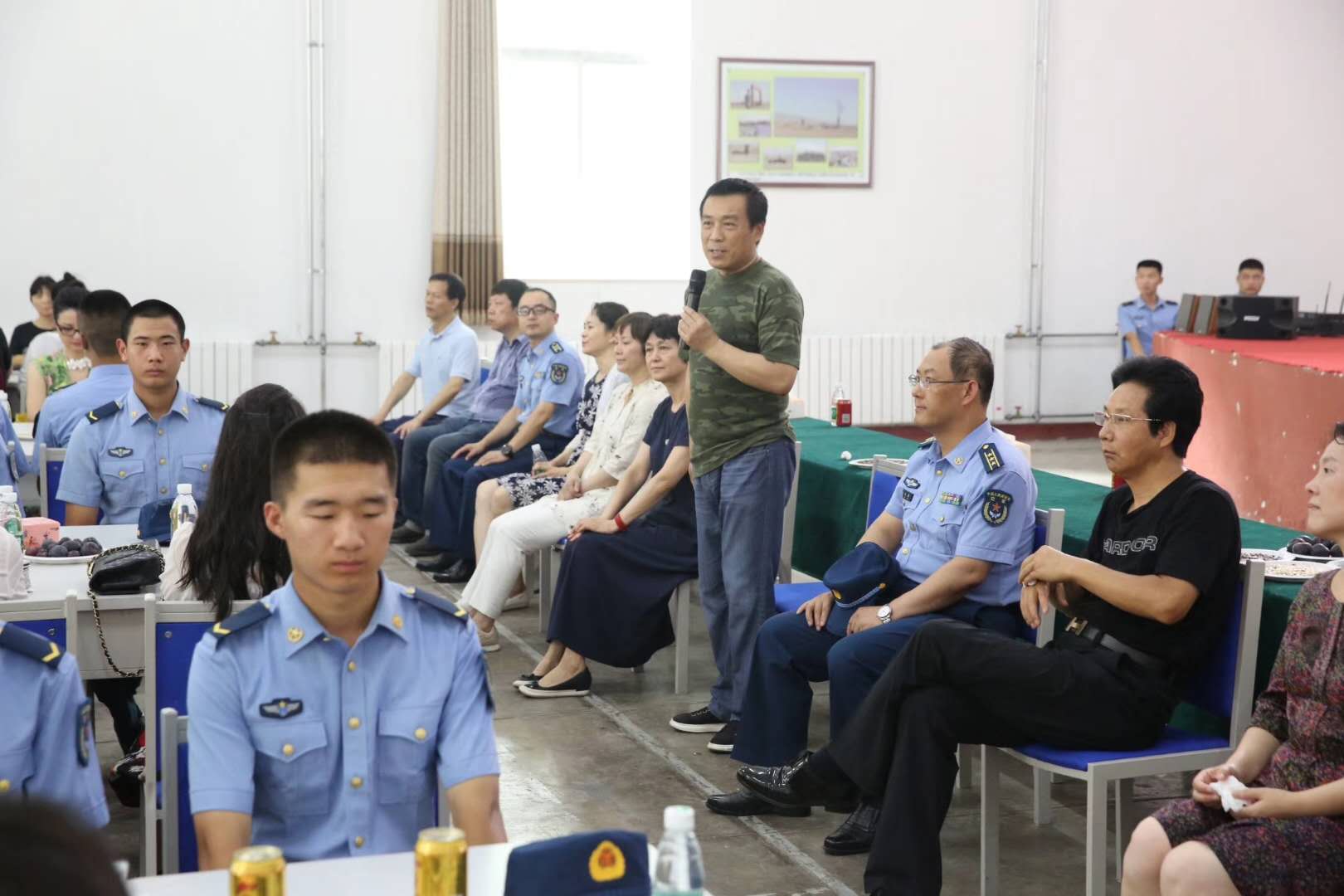 中影集团携手国华影视基地慰问部队,再现军民一家亲
