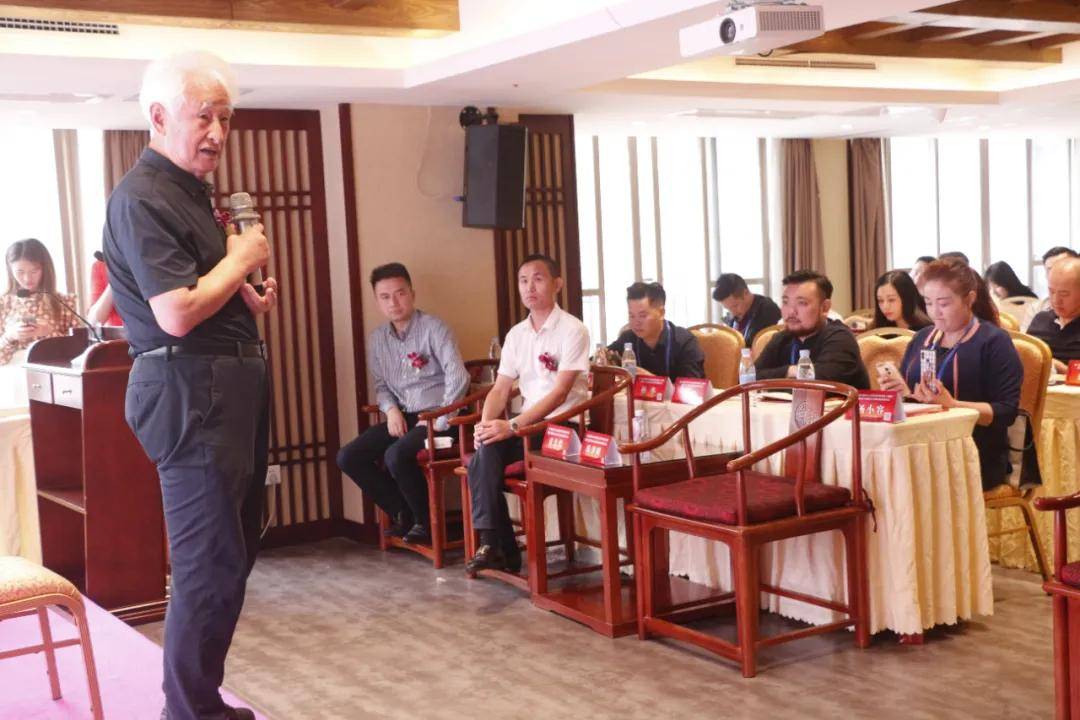 第一届中国陈年白酒鉴定师培训班暨中国陈年白酒发展高峰论坛圆满成功
