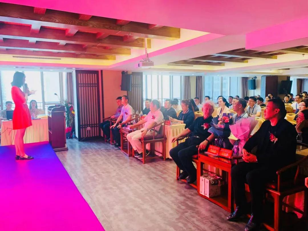 第一届中国陈年白酒鉴定师培训班暨中国陈年白酒发展高峰论坛圆满成功