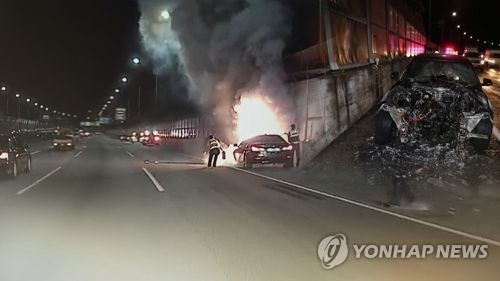 宝马520d轿车在韩自燃 宝马公司主动召回10.63万辆汽车