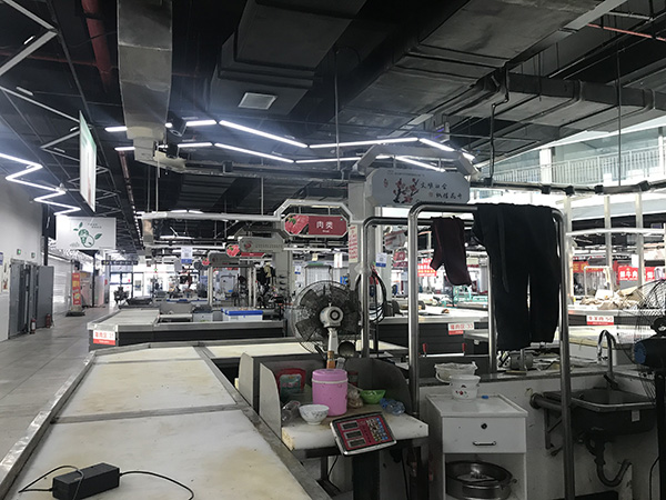 连云港农贸市场：非洲猪瘟疫情影响猪肉卖不动，多商铺暂歇业